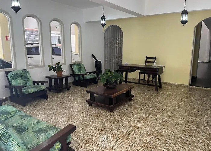 Apê Charmoso Ed Carpentier a 200m da Enseada 2 Quartos, Cozinha Americana e Conforto para 6 Pessoas Guarujá
